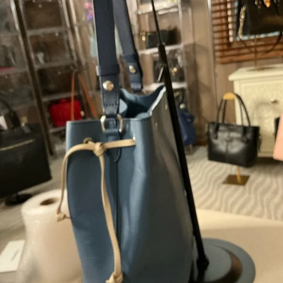 Louis Vuitton Lockme Bucket Bag - Picture 9 of 16